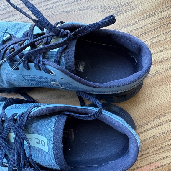 On Cloud Athletic Shoes in Light Blue and Navy - Picture 4 of 7